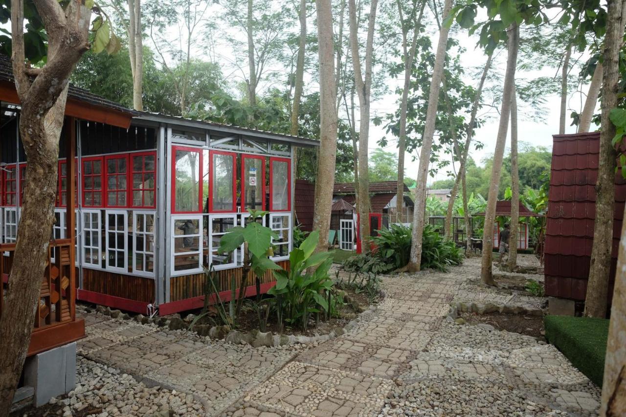 Urbanview Villa Lukulo Kebumen By Reddoorz Bagian luar foto
