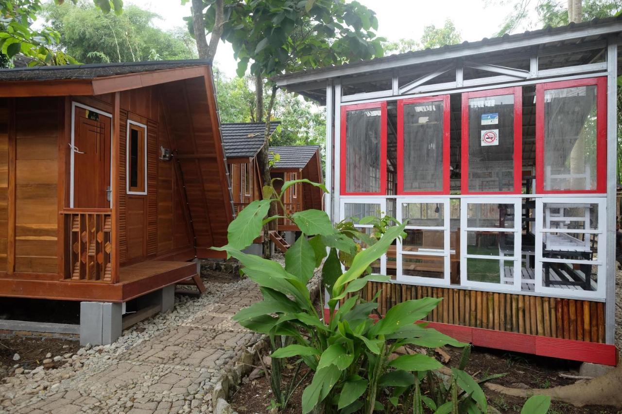 Urbanview Villa Lukulo Kebumen By Reddoorz Bagian luar foto