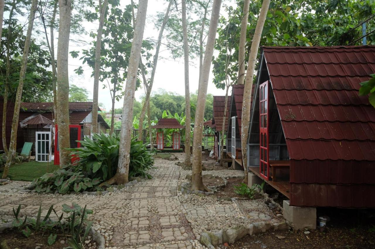 Urbanview Villa Lukulo Kebumen By Reddoorz Bagian luar foto