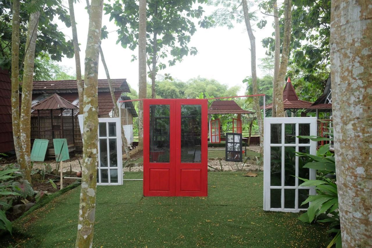 Urbanview Villa Lukulo Kebumen By Reddoorz Bagian luar foto