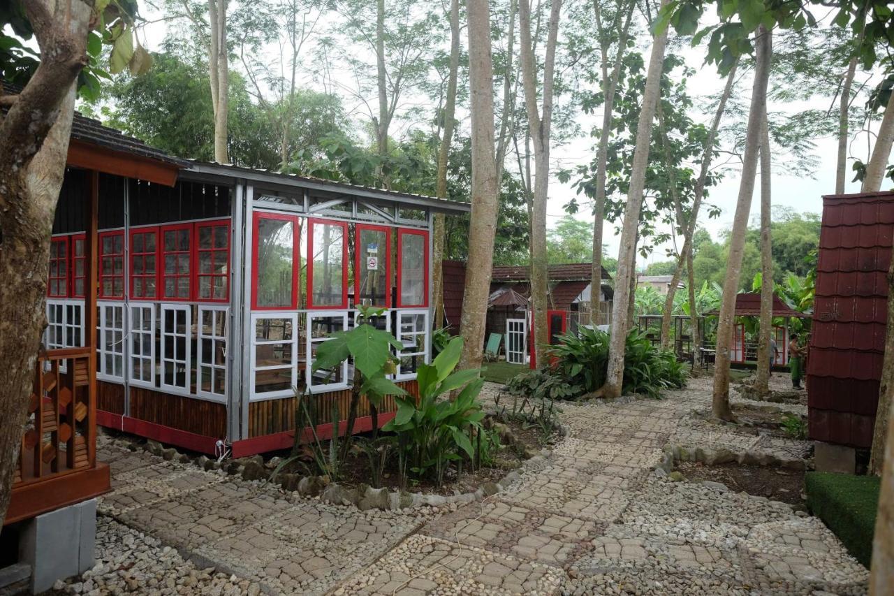 Urbanview Villa Lukulo Kebumen By Reddoorz Bagian luar foto